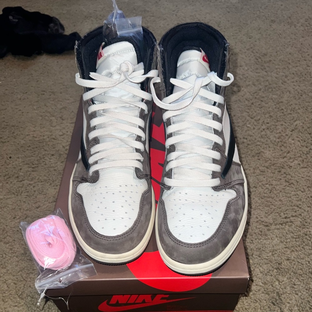 Travis Scott mocha AJ1